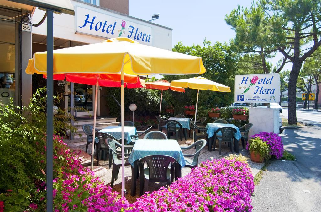 Hotel Flora Desenzano del Garda Exterior foto