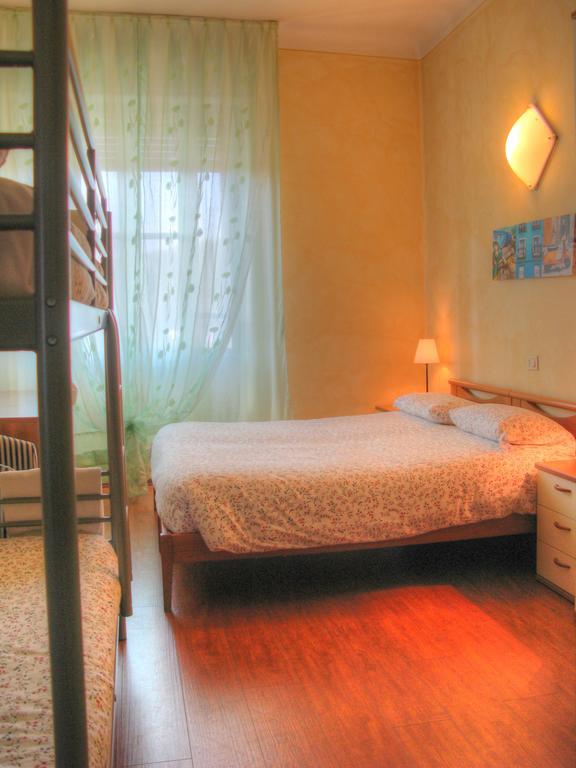 Hotel Flora Desenzano del Garda Quarto foto